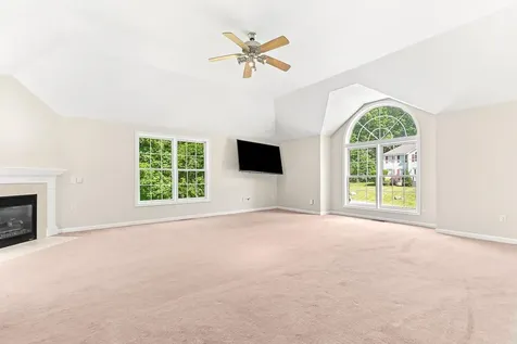 105 Wyndridge Circle Pelham NH 03076