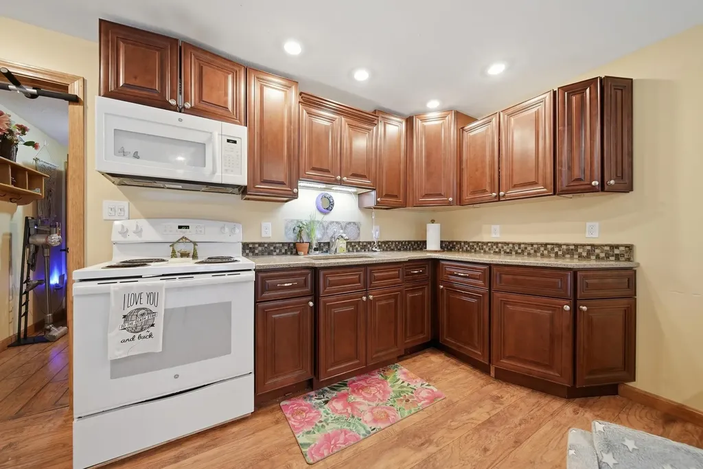 20 Hutchinson Hill Road Brookline NH 03033