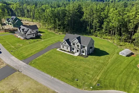 17 Carmel Road Pelham NH 03076