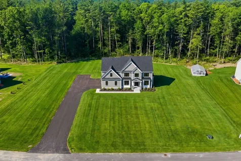 17 Carmel Road Pelham NH 03076