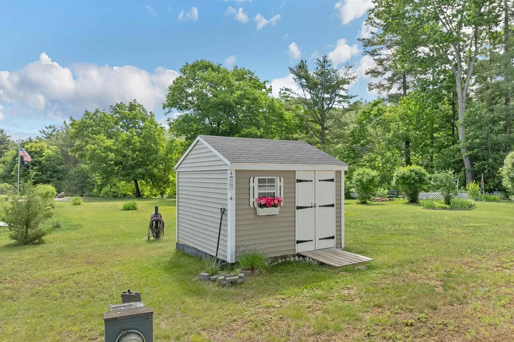 41 Circle Drive Belmont NH 03220