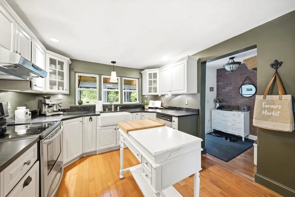 13 Nesmith Street Derry NH 03038