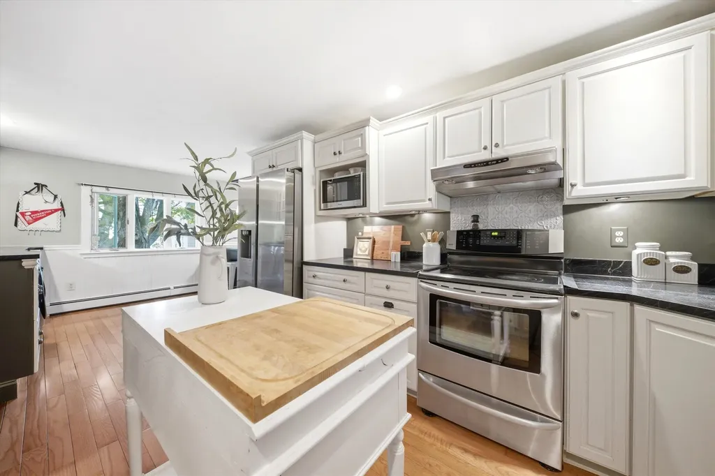 13 Nesmith Street Derry NH 03038
