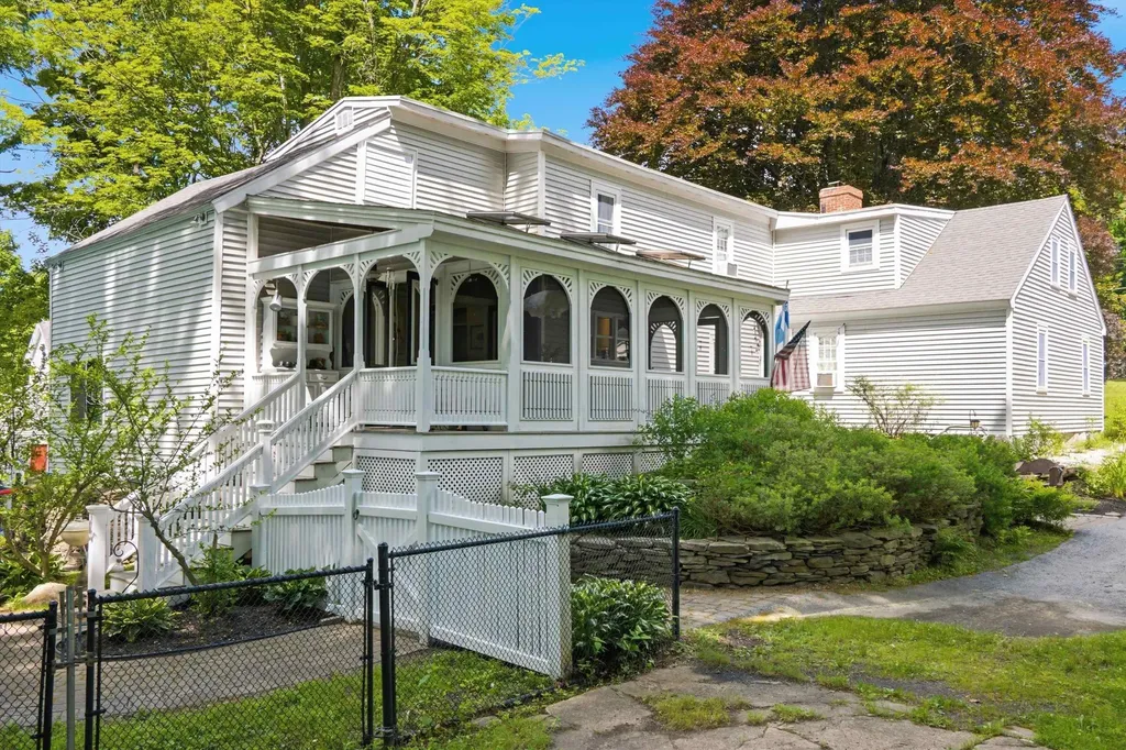 13 Nesmith Street Derry NH 03038