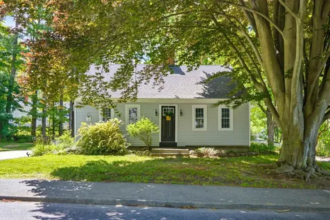 13 Nesmith Street Derry NH 03038