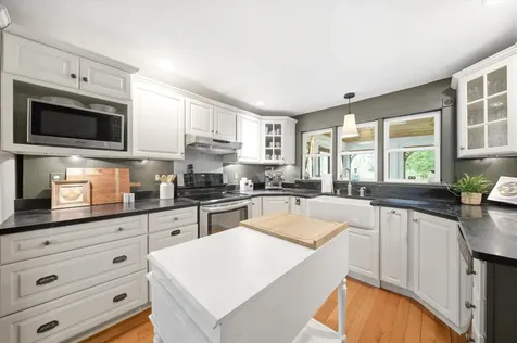 13 Nesmith Street Derry NH 03038