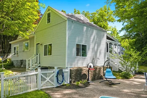 13 Nesmith Street Derry NH 03038