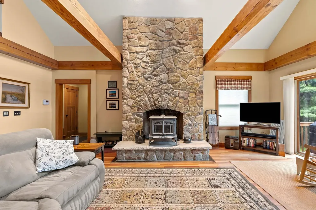 112 Pondview Road Weare NH 03281
