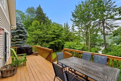 112 Pondview Road Weare NH 03281