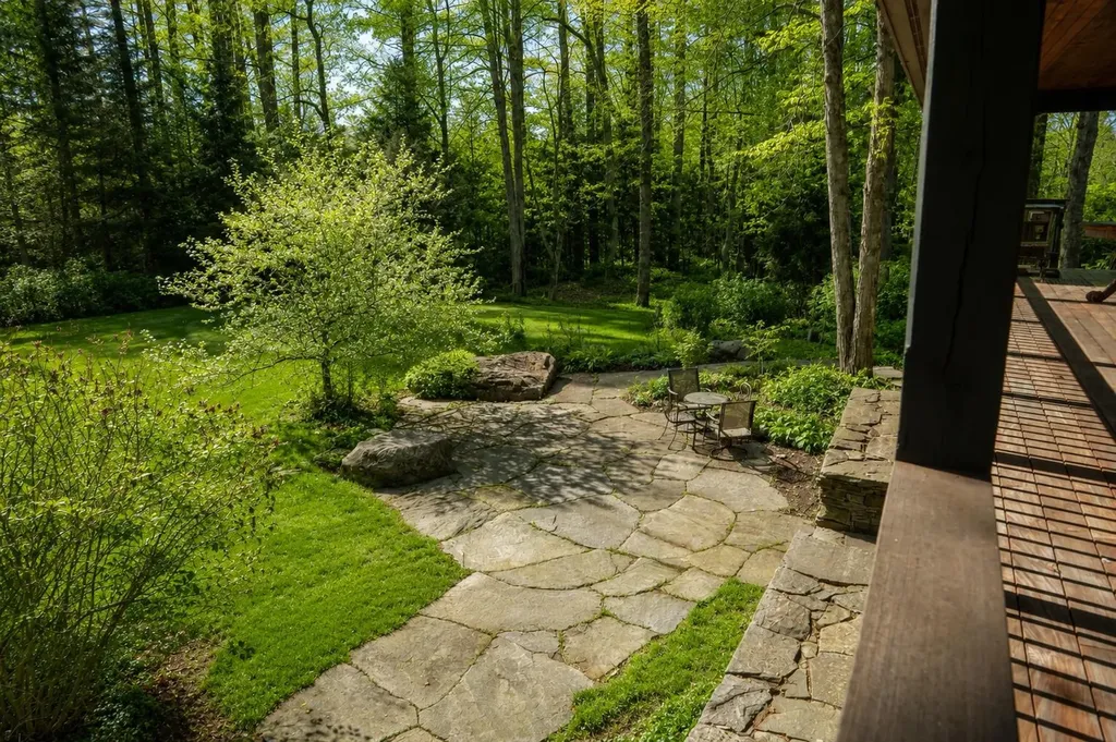 224 Cobble Ridge Road Londonderry VT 05148