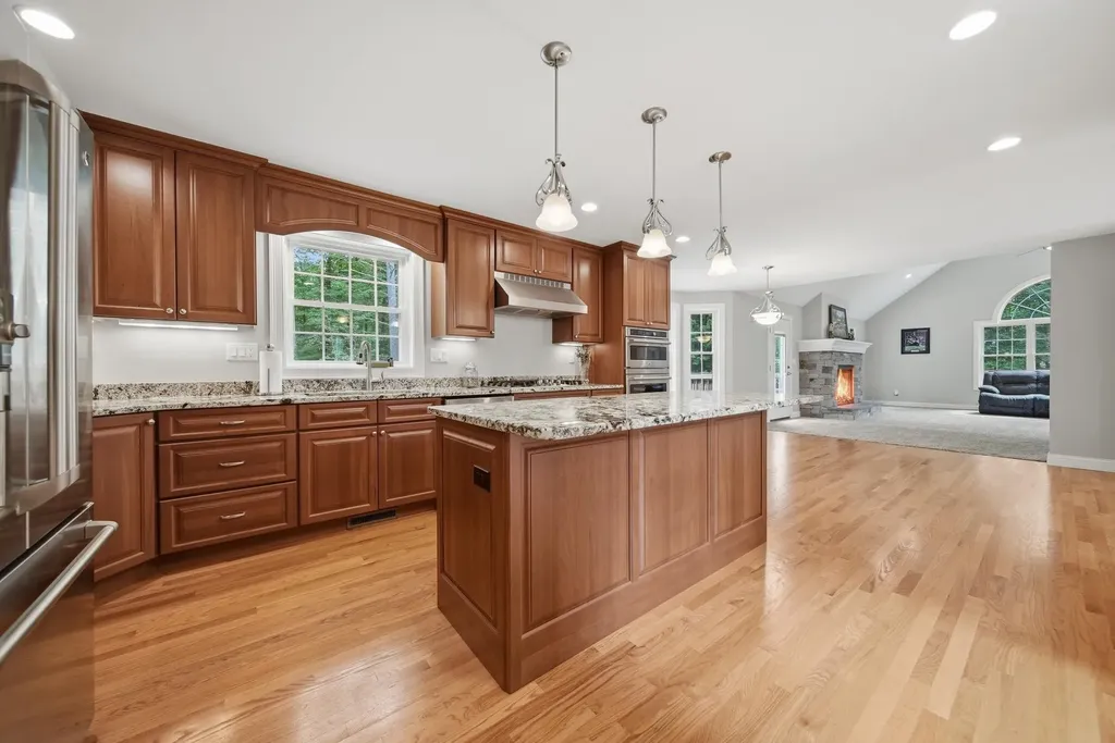 24 Piper Lane Pelham NH 03076