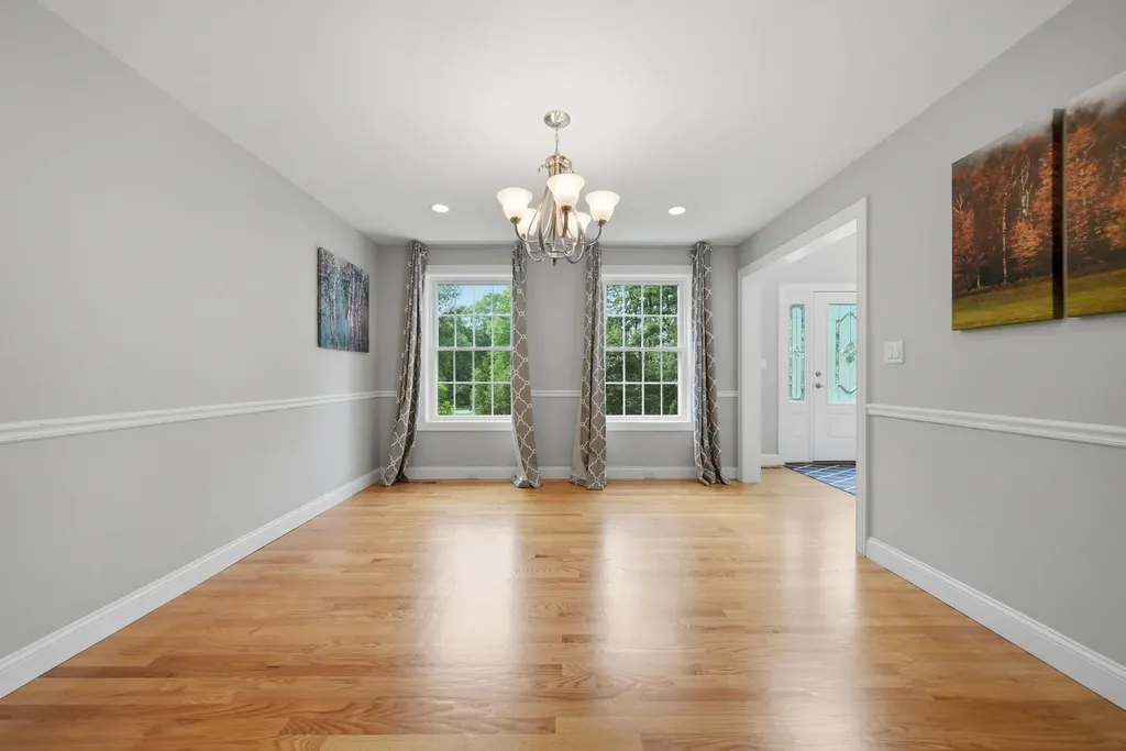 24 Piper Lane Pelham NH 03076