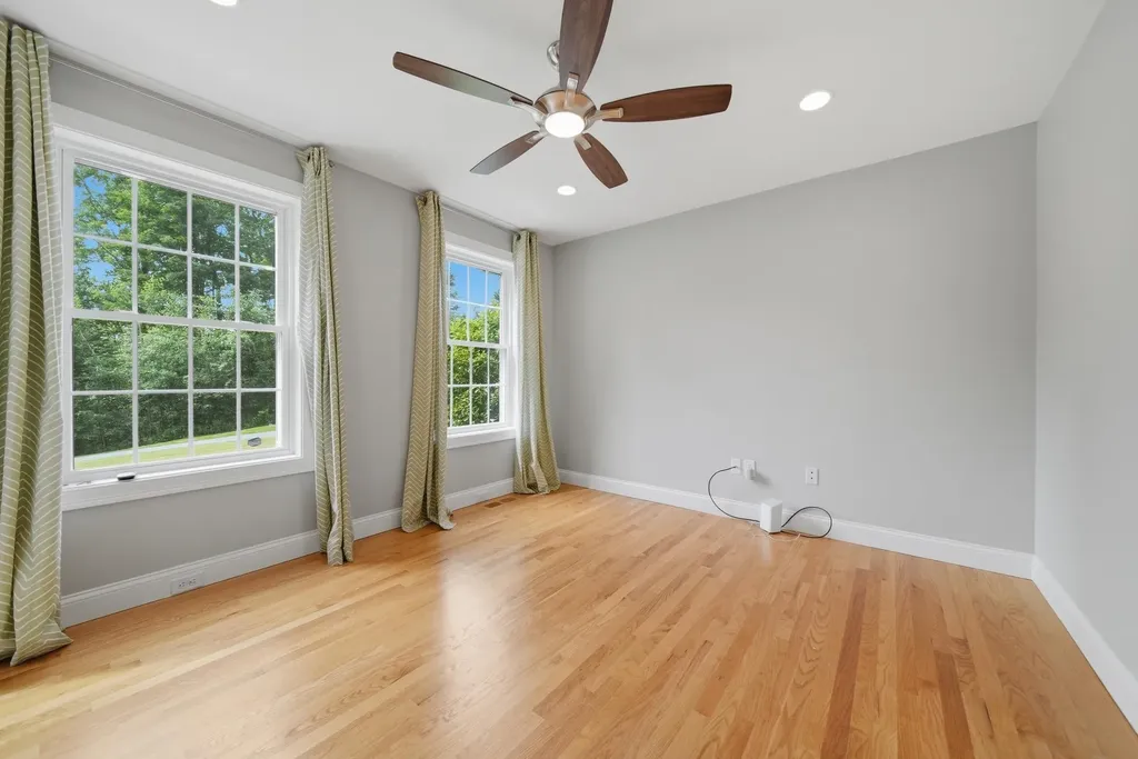 24 Piper Lane Pelham NH 03076