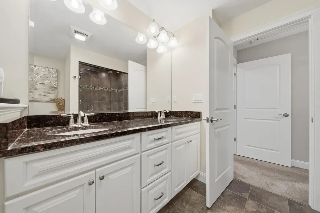 24 Piper Lane Pelham NH 03076