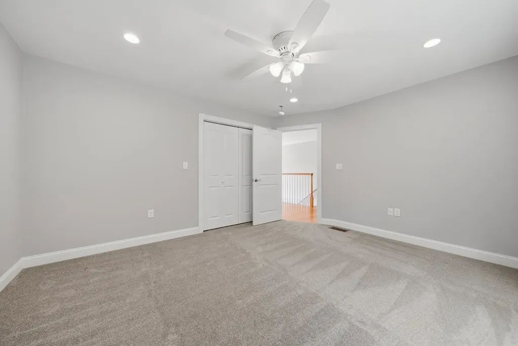 24 Piper Lane Pelham NH 03076