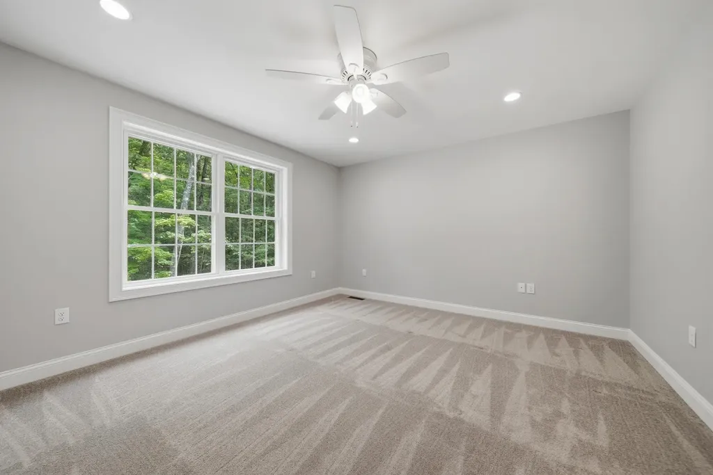 24 Piper Lane Pelham NH 03076