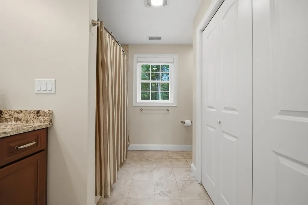 24 Piper Lane Pelham NH 03076