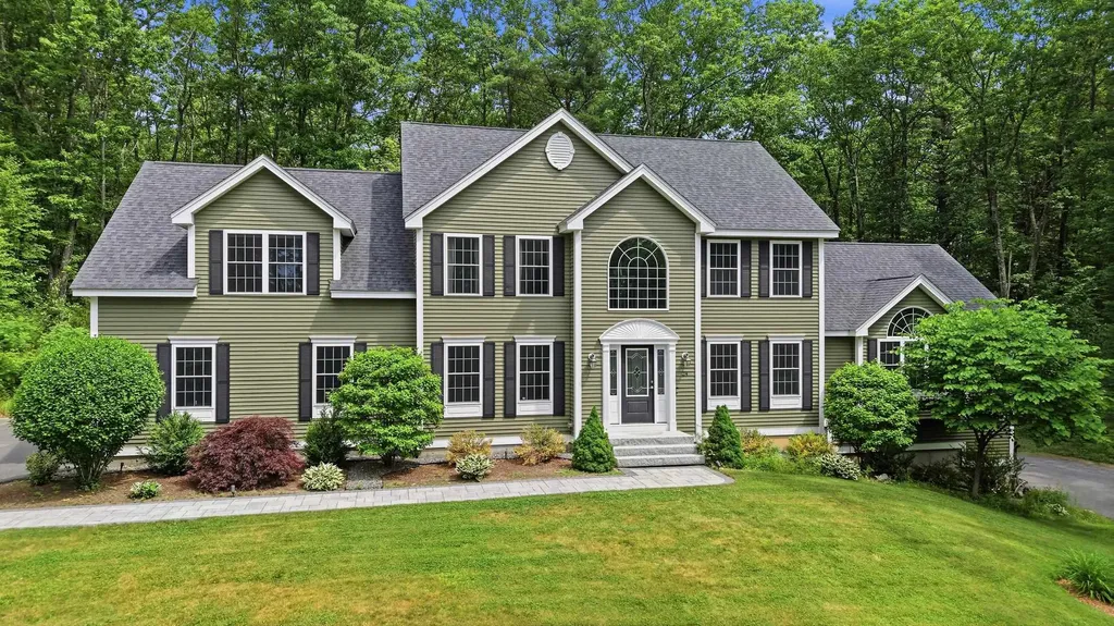 24 Piper Lane Pelham NH 03076