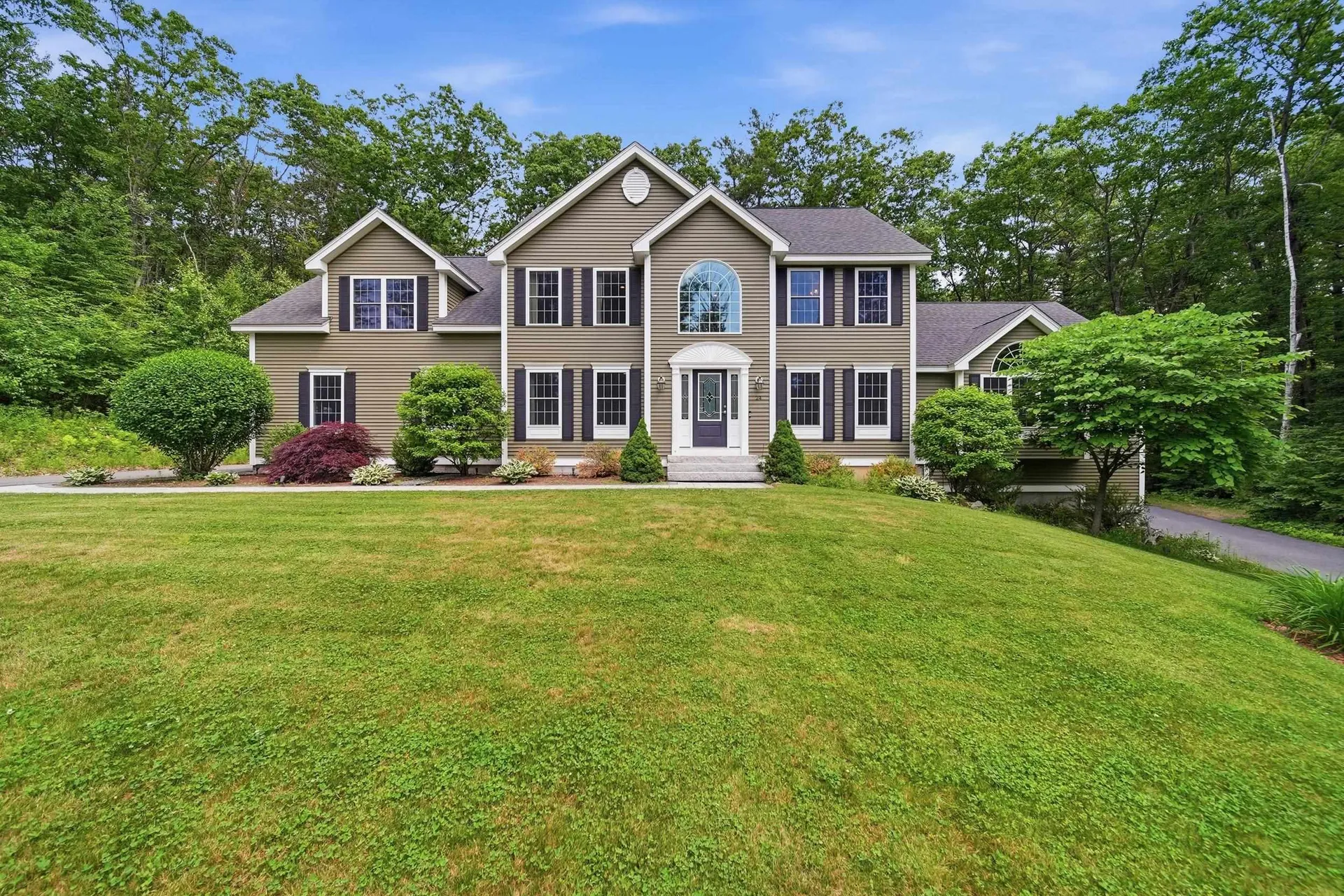 24 Piper Lane Pelham NH 03076