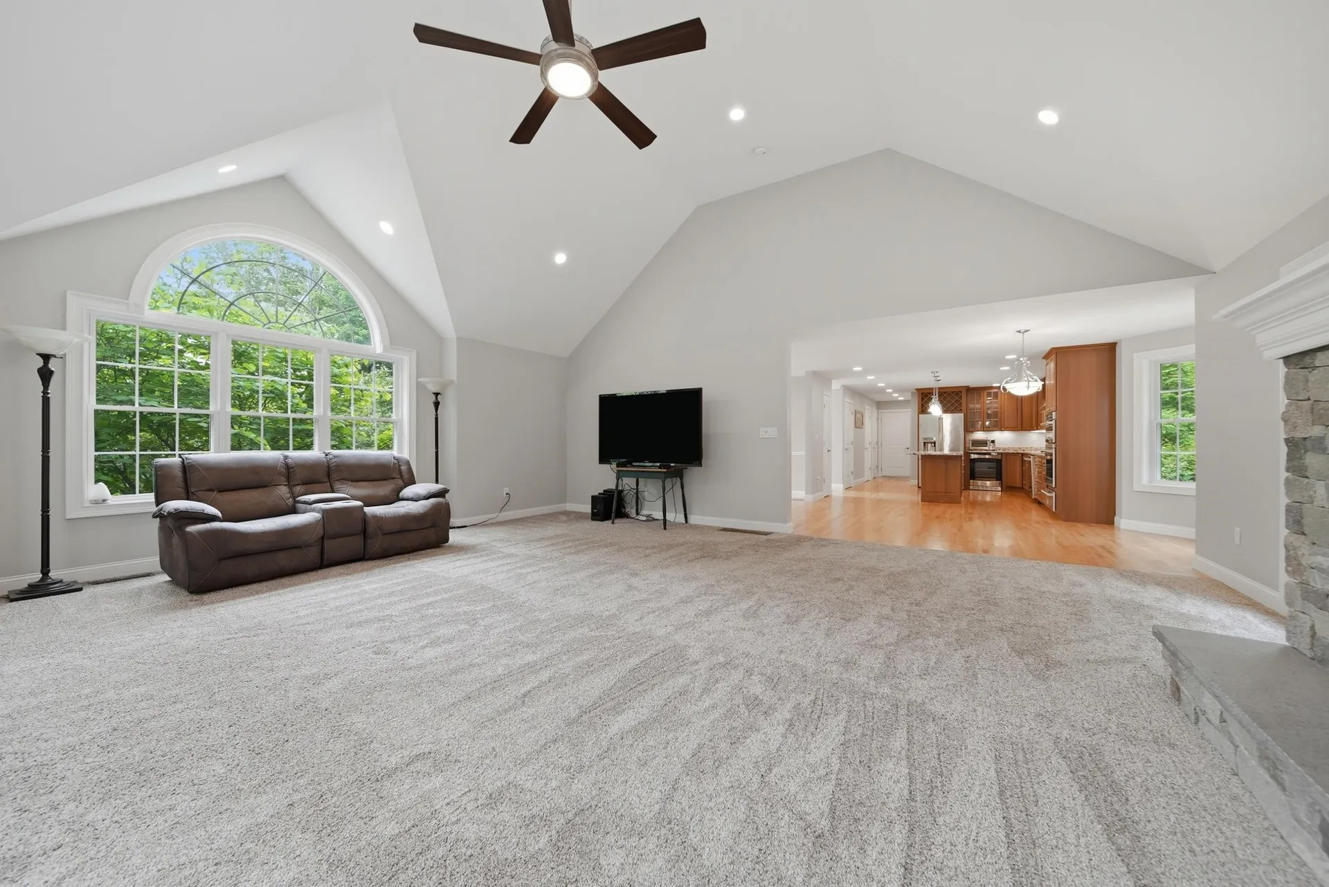 24 Piper Lane Pelham NH 03076