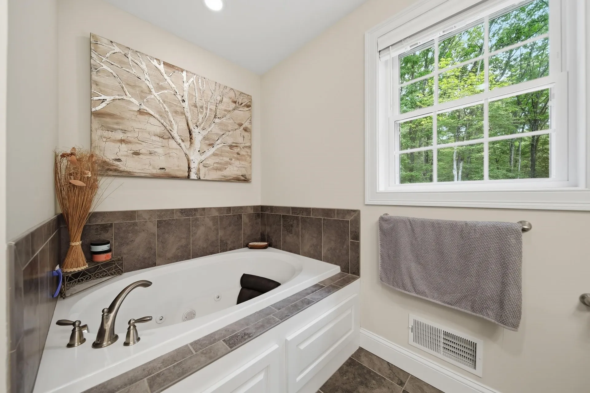 24 Piper Lane Pelham NH 03076