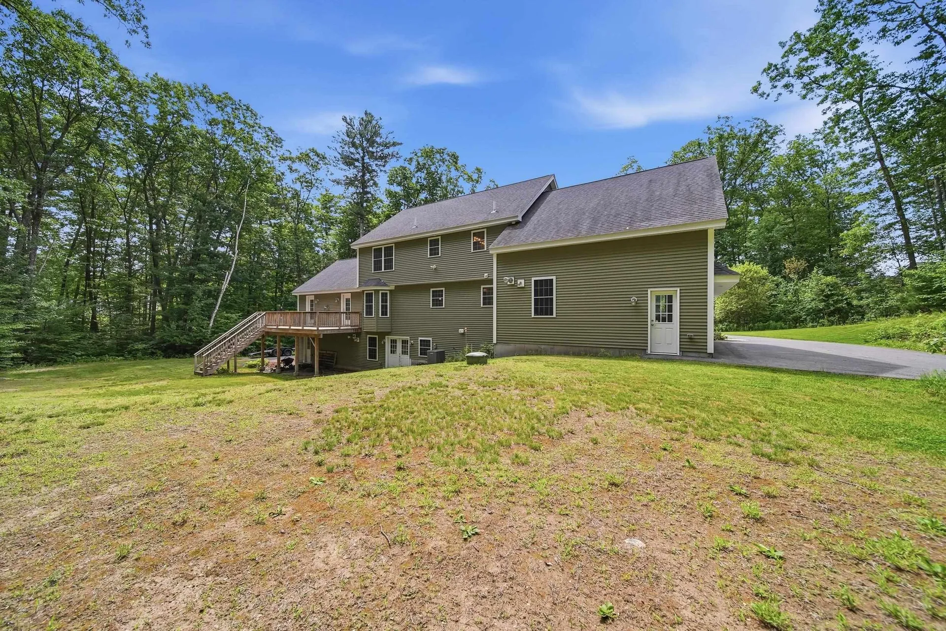 24 Piper Lane Pelham NH 03076
