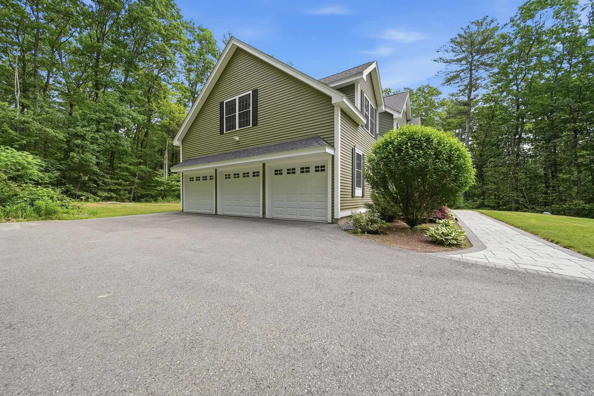 24 Piper Lane Pelham NH 03076