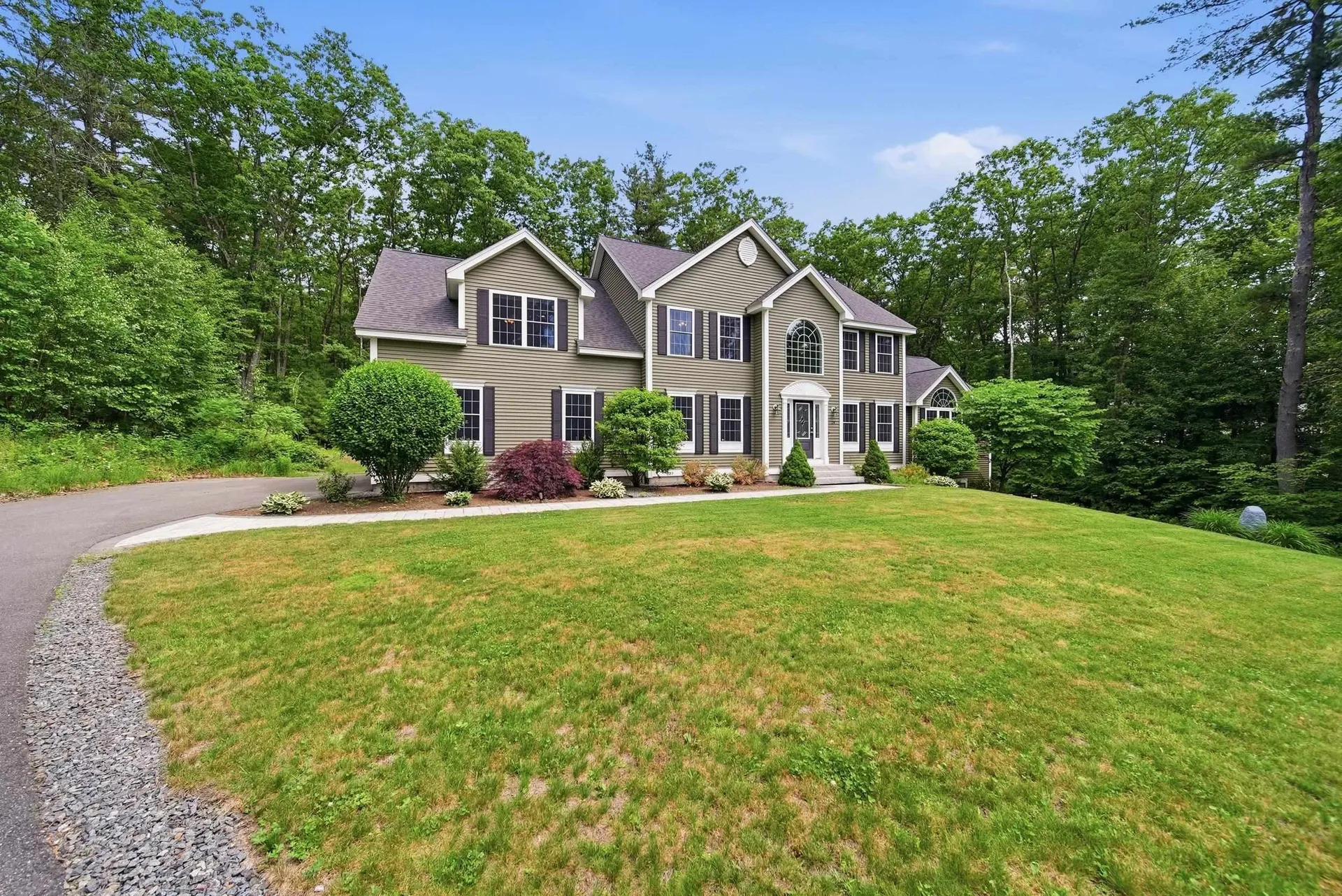 24 Piper Lane Pelham NH 03076