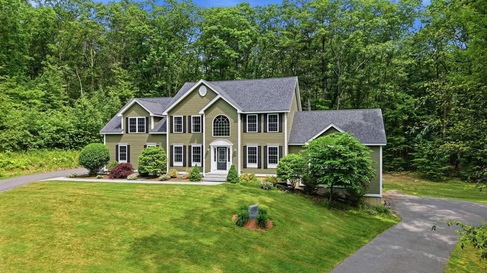 24 Piper Lane Pelham NH 03076