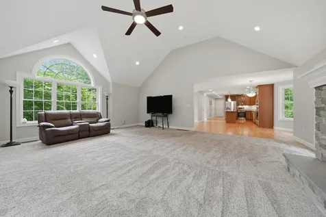 24 Piper Lane Pelham NH 03076