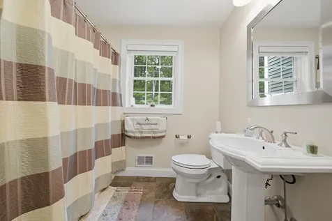 24 Piper Lane Pelham NH 03076
