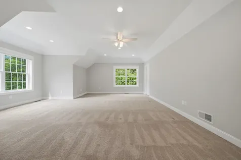 24 Piper Lane Pelham NH 03076