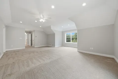 24 Piper Lane Pelham NH 03076