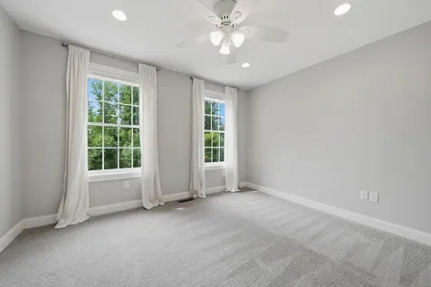 24 Piper Lane Pelham NH 03076