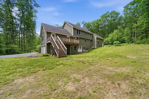 24 Piper Lane Pelham NH 03076