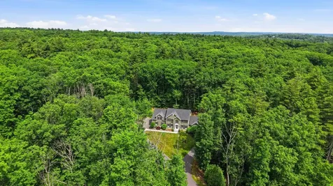 24 Piper Lane Pelham NH 03076