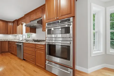 24 Piper Lane Pelham NH 03076
