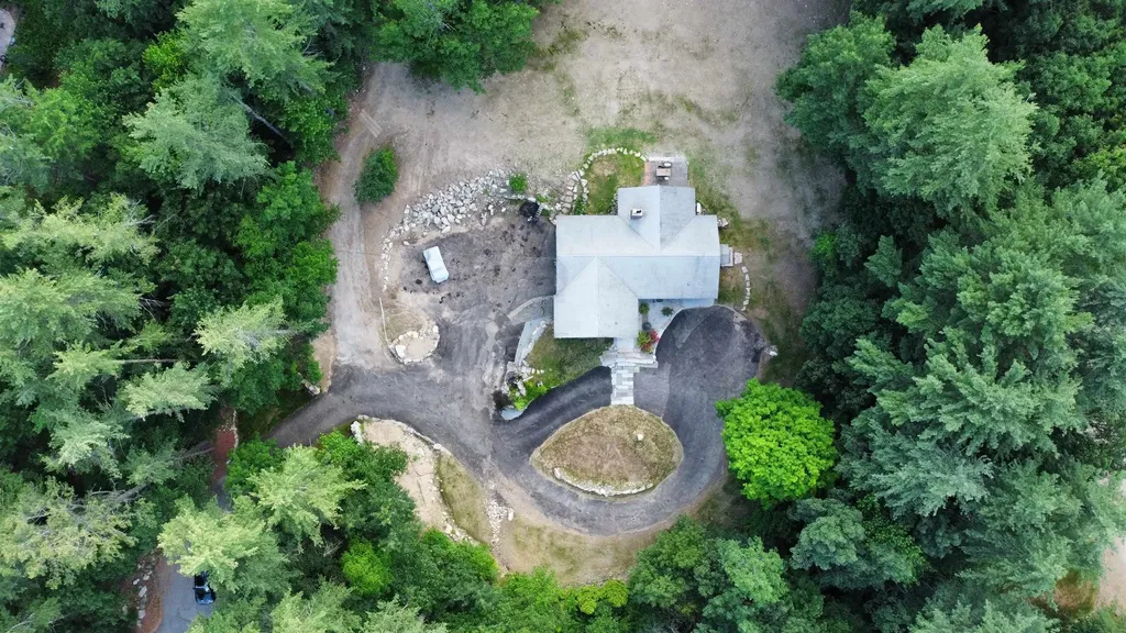 773 Mammoth Road Pelham NH 03076