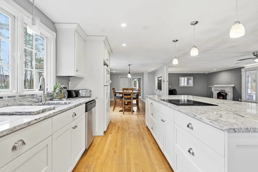 773 Mammoth Road Pelham NH 03076