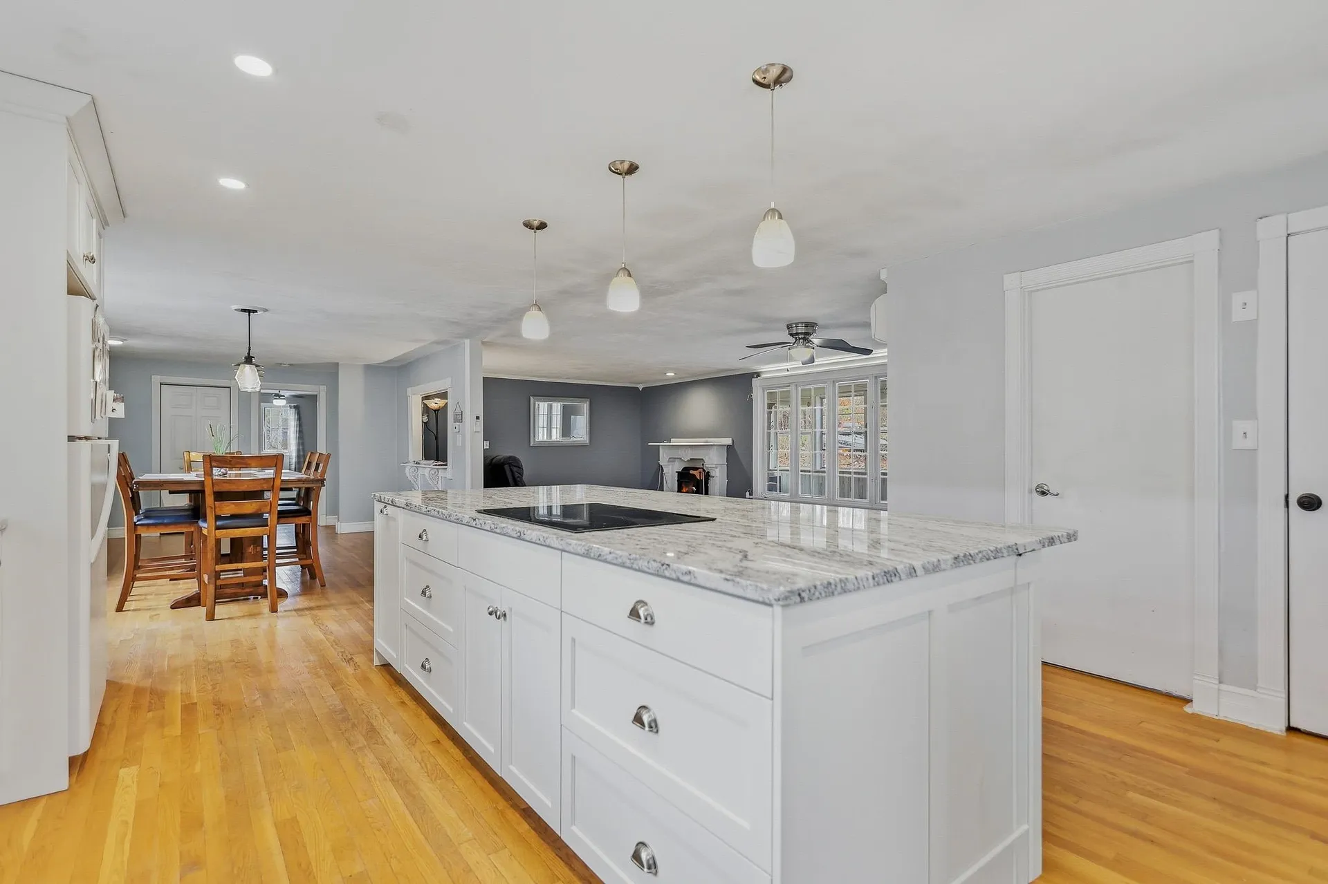 773 Mammoth Road Pelham NH 03076