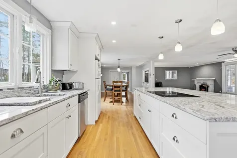 773 Mammoth Road Pelham NH 03076