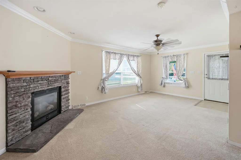 35 Sawmill Ridge Sandown NH 03873