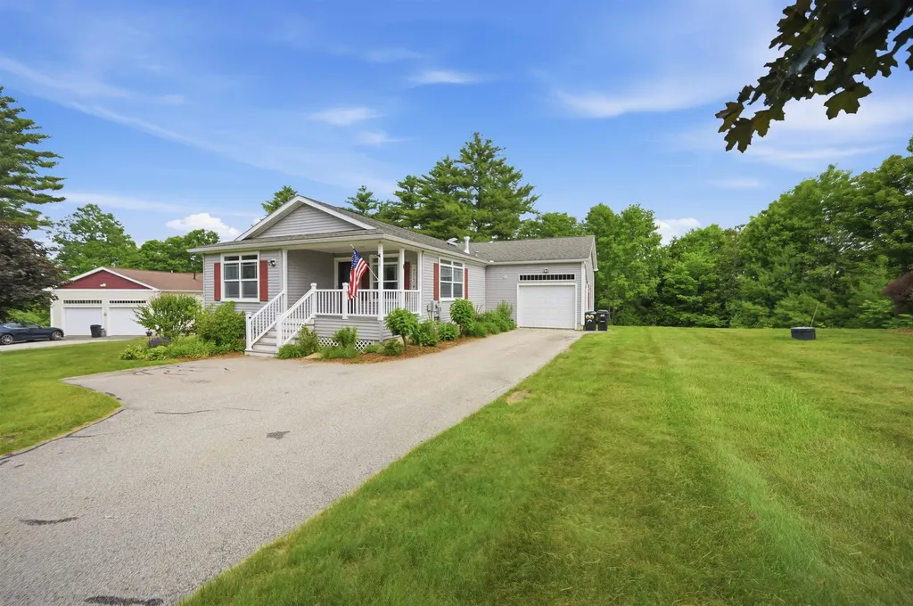 35 Sawmill Ridge Sandown NH 03873