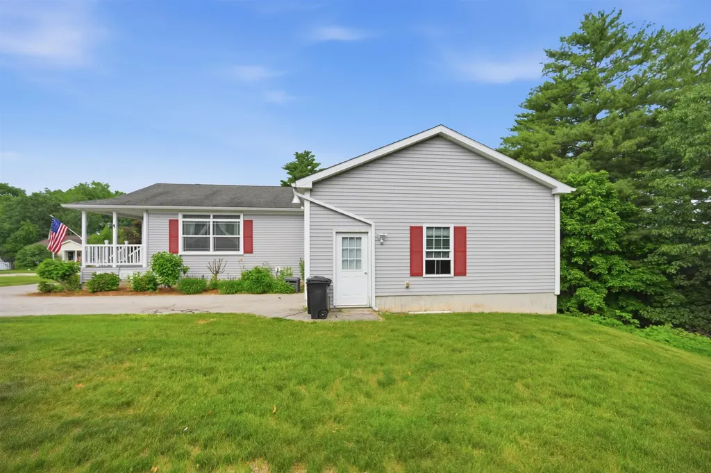 35 Sawmill Ridge Sandown NH 03873