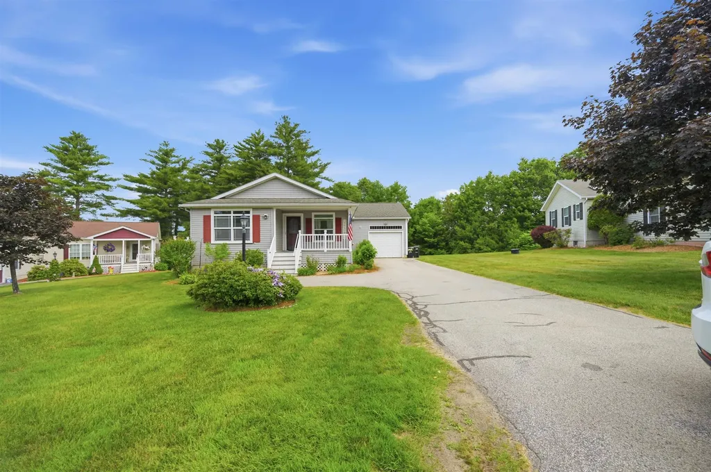 35 Sawmill Ridge Sandown NH 03873