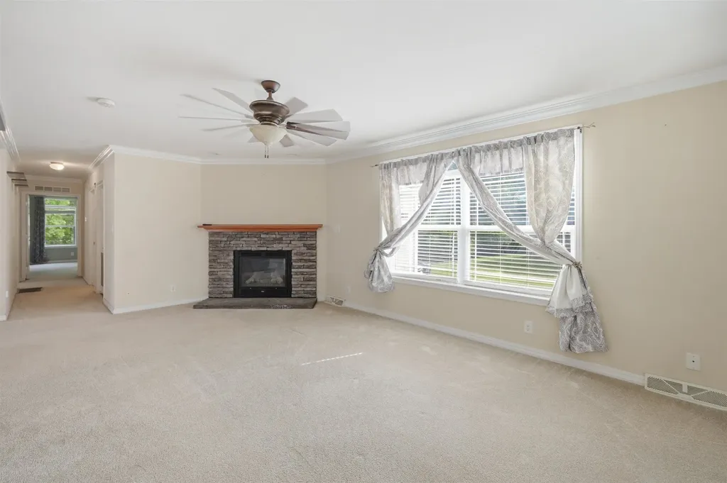 35 Sawmill Ridge Sandown NH 03873