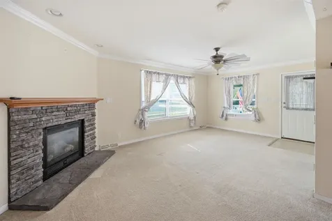 35 Sawmill Ridge Sandown NH 03873