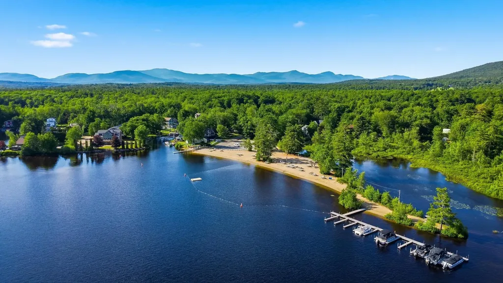 200 Paradise Drive Moultonborough NH 03254
