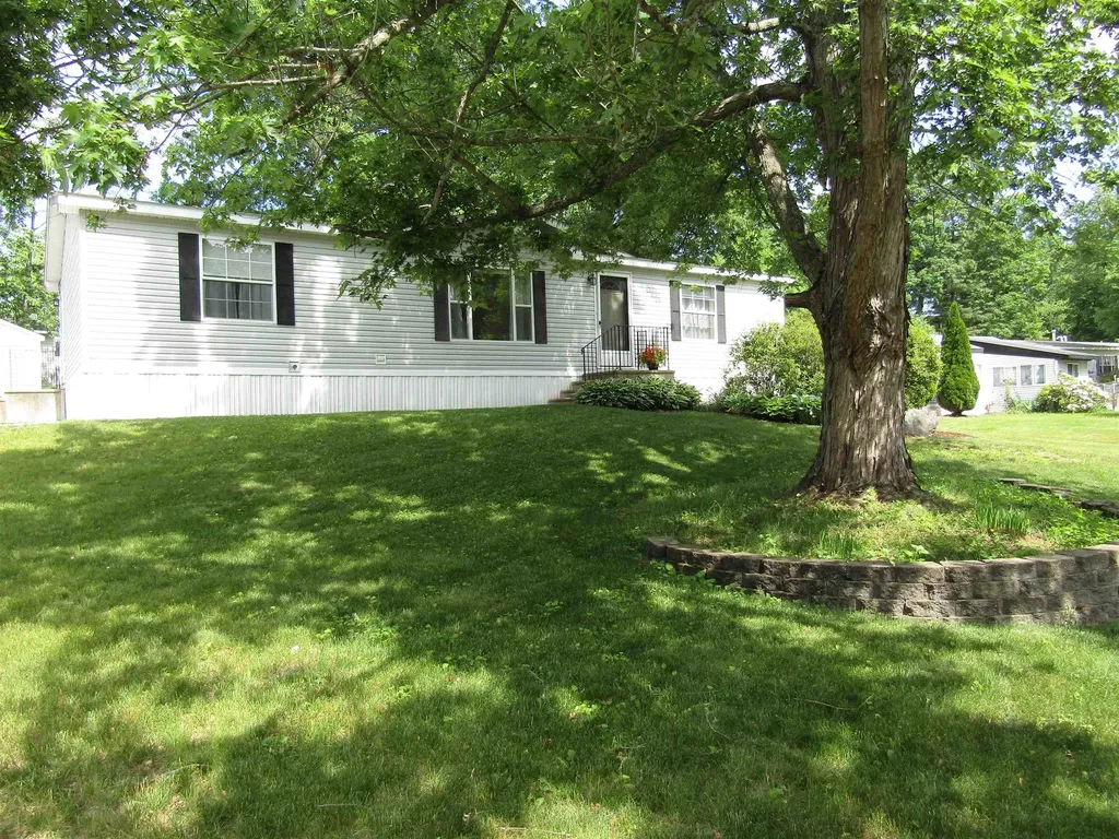 21 Eric Avenue Nashua NH 03062