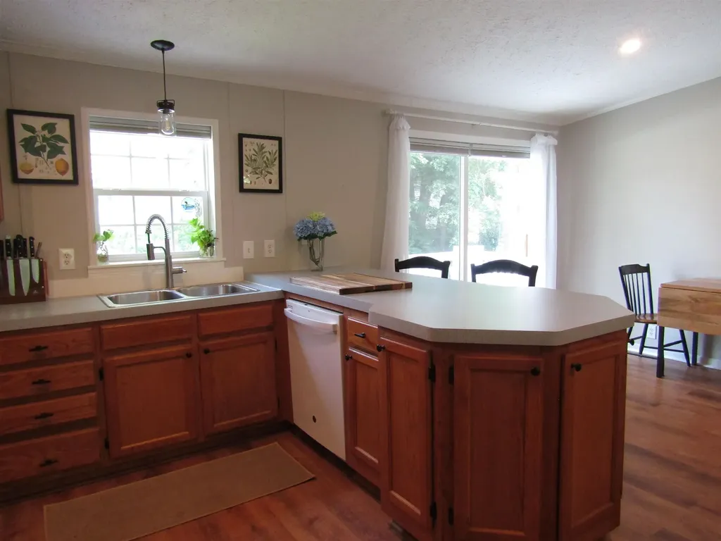21 Eric Avenue Nashua NH 03062